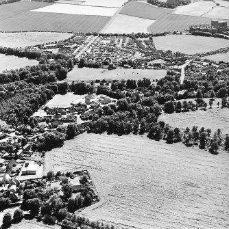 Oblique aerial view centred on the village of Easter Pencaitland with Wester Pencaitland and Maltings adjacent, taken from the NNE.