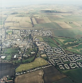 General oblique aerial view of Haddington centred on the church, grain mills, maltings and bridges with golf course adjacent, taken from the SSE.