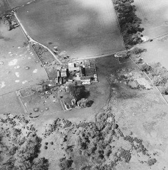 Oblique aerial view centred on the remains of the castle with the remains of the fish ponds, farmhouse and farmsteading adjacent, taken from the SSE.