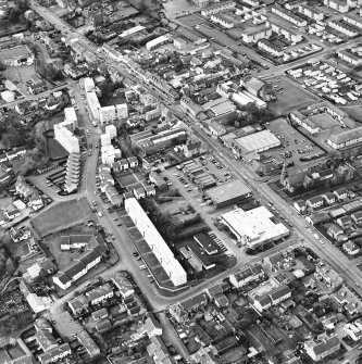 Oblique aerial view of Broxburn centred on the town housing development designed by Wheeler and Sproson in 1968-70, and recorded as part of the Wheeler and Sproson Project, with Broxburn parish church adjacent.  Taken from the SE.