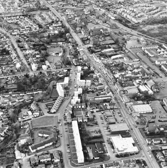 Oblique aerial view of Broxburn centred on the town housing development designed by Wheeler and Sproson in 1968-70, and recorded as part of the Wheeler and Sproson Project, with Broxburn parish church adjacent.  Taken from the E.