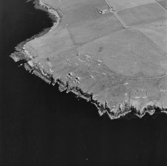 Oblique aerial view of Orkney, South Ronaldsay, Hoxa Head, taken from the SW.  Visible is Second World War Balfour Battery and part of the two open gun-emplacement First World War Hoxa Battery.