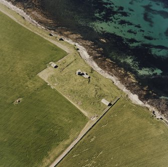 Oblique aerial view of Orkney, Burray, Second World War Northfield coastal battery and the Broch of Burray taken from the SE.