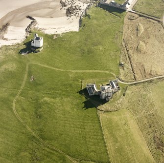 Oblique aerial view of Breachacha centred on Breachacha House and a castle, taken from the N.