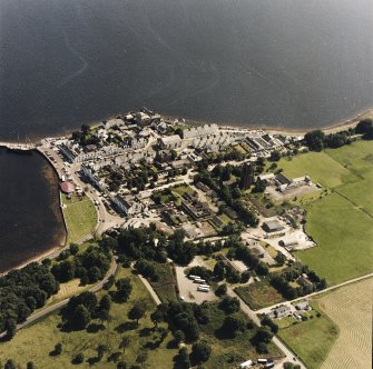 Oblique aerial view centred on the town of Inveraray, taken from the NW.