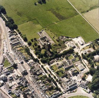 Oblique aerial view centred on the town of Inveraray, taken from the ENE.