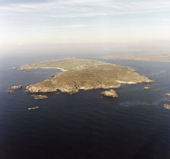 Iona, general.
Oblique aerial view from South.