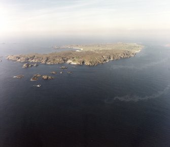 Iona, general.
Oblique aerial view from South.