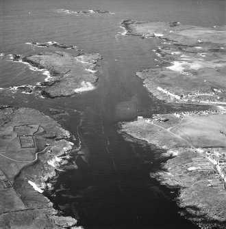 Oblique aerial photograph of Orsay Island, Eilean Mhic Coinnich, Portnahaven and Port Wemyss, Islay, taken from the SSE.