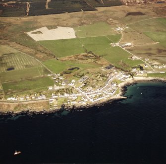 Oblique aerial view centred on the village with the farmstead adjacent, taken from the SE.