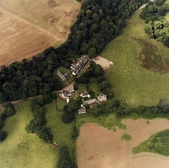 Oblique aerial view centred on the church, churchyard and hotel, taken from the SE.