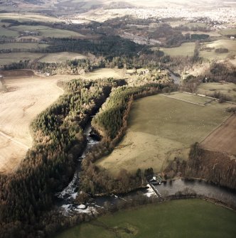 General oblique aerial view looking across Bonnington Linn and Corehouse towards New Lanark and Lanark, taken from the SE.
