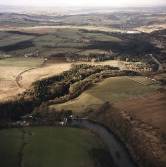 General oblique aerial view looking across Bonnington Linn and Corehouse towards the village of Kirkfieldbank, taken from the SE.