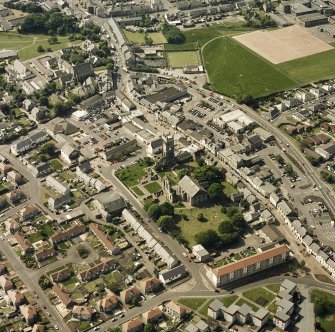 Oblique aerial view of Kilwinning, centred on Kilwinning Abbey, taken from the SE.