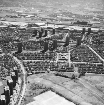 Glasgow, Knightswood.
General oblique aerial view.