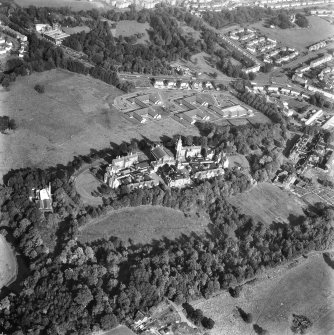 Glasgow, Crookston Road, Leverndale Hospital.
Oblique general aerial view from North-West.