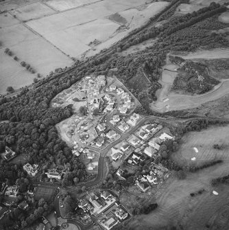 Oblique aerial view centred on the development of the new housing estate (centred on NS 7489 7692), taken from the S.