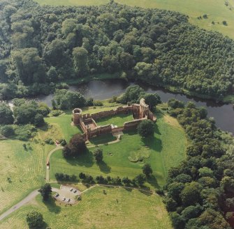 Bothwell Castle, oblique aerial view, taken from the NNE.