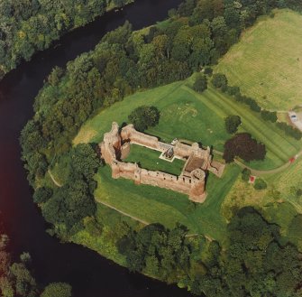 Bothwell Castle, oblique aerial view, taken from the SSE.