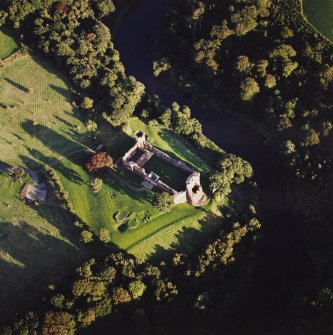 Bothwell Castle, oblique aerial view, taken from the NW.