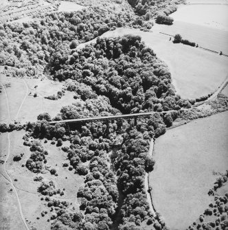 Oblique aerial view centred on the railway viaduct, taken from the NNW.