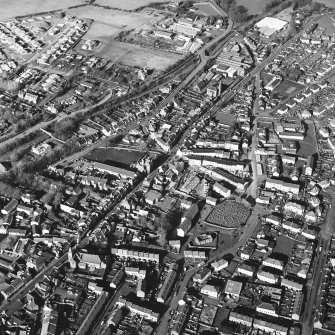 General oblique aerial view centred on the SE area of the town, taken from the S.