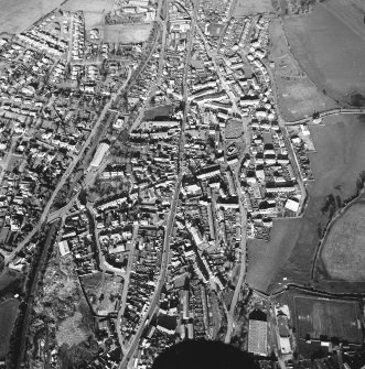 General oblique aerial view centred on the town centre taken from the SE.