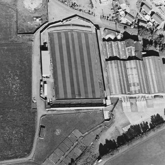 Oblique aerial view centred on the football ground with market adjacent, taken from the W.