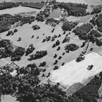Oblique aerial view centred on the cropmarks of avenues leading to the country house, taken from the N.