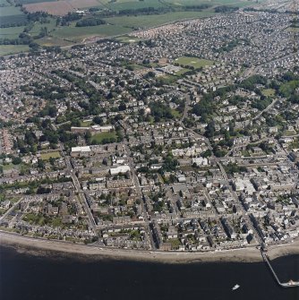 General oblique aerial view of Broughty Ferry, taken from the SW.