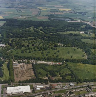 General oblique aerial view centred Camperdown Park, taken from the S.