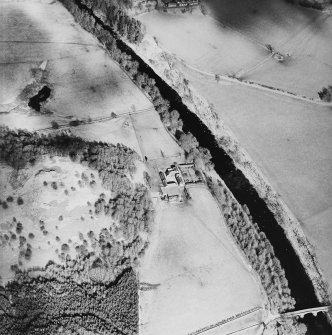 Oblique aerial view centred on the farmstead, taken from the SW.