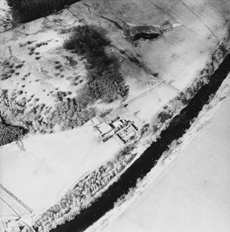 Oblique aerial view centred on the farmstead, taken from the SE.