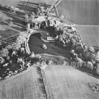 Ecclesiamagirdle Castle.
General oblique aerial view.
