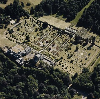 Drummond Castle, Garden.
General aerial view of castle and garden.