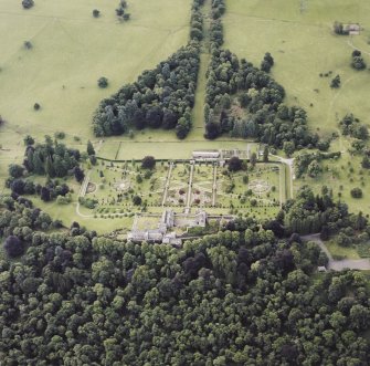 Oblique aerial view centred on Drummond Castle and gardens, taken from the NNW