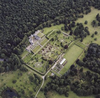 Oblique aerial view centred on Drummond Castle and gardens, taken from the SW