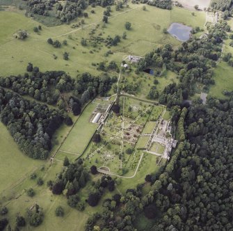 Oblique aerial view centred on Drummond Castle and gardens, taken from the NE