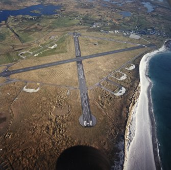 Oblique aerial view centred on the airfield with the township adjacent, taken from the N.