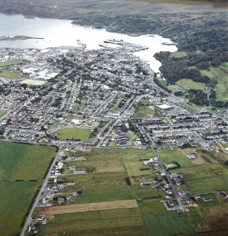 Oblique aerial view centred on the housing estate and school, taken from the NE.