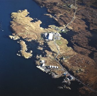 Oblique aerial view centred on the power station, with the jetty and township adjacent, taken from the NNW.