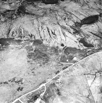 Cnoc Achadh na h-Uaighe, Achnahuie, oblique aerial view, taken from the SW, showing small cairns and an area with a hut-circle, small cairns, lynchets and a possible hut in the centre of the photograph.