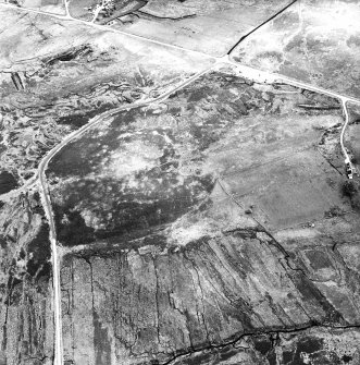 Dremergid, oblique aerial view, taken from the SW, centred on an area defined as an archaeological landscape, and burnt mounds. In the upper right-hand corner an area with a hut-circle, small cairns and a bank is visible, and immediately beside it is another area with a hut-circle and field-system.