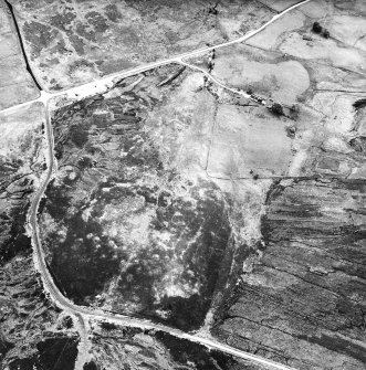 Dremergid, oblique aerial view, taken from the NW, centred on an area defined as an archaeological landscape, and burnt mounds. A building, farmstead and hut are visible in the upper right-hand corner, and hut-circles, small cairns, a bank and a field-system are shown in the top left-hand corner of the photograph.