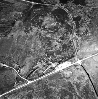 Dremergid, oblique aerial view, taken from the SE, centred on an area defined as an archaeological landscape, and burnt mound. A hut-circle, small cairns and a bank, and a field-system, a hut-circle and a possible hut is visible in the right-hand side of the photograph.