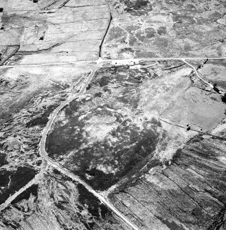 Dremergid, oblique aerial view, taken from the NW, centred on an area defined as an archaeological landscape, and burnt mound. A hut-circle, bank and small cairns, as well as a fieldsystem, hut and hut-circle is visible in the top left-hand corner area of the photograph.