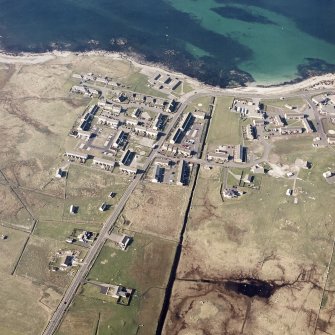 Oblique aerial view centred on the village, taken from the S.