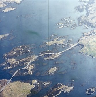 Oblique aerial view centred on the causeway (NF 8424 4653), taken from the WSW.