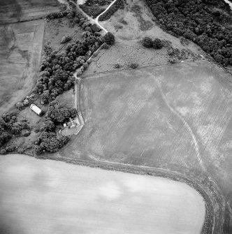 Oblique aerial view centred on the cropmarks of the possible ring-ditch with ring-ditch adjacent, taken from the SW.