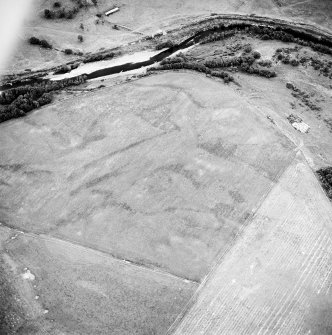 Oblique aerial view centred on the cropmarks, taken from the WSW.